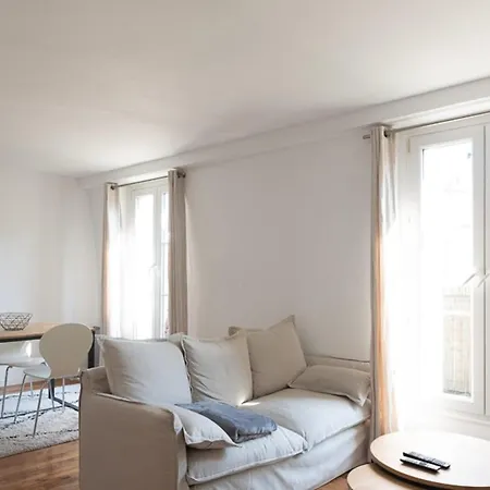 Daire Bright 44m Near Canal Saint-martin Paris